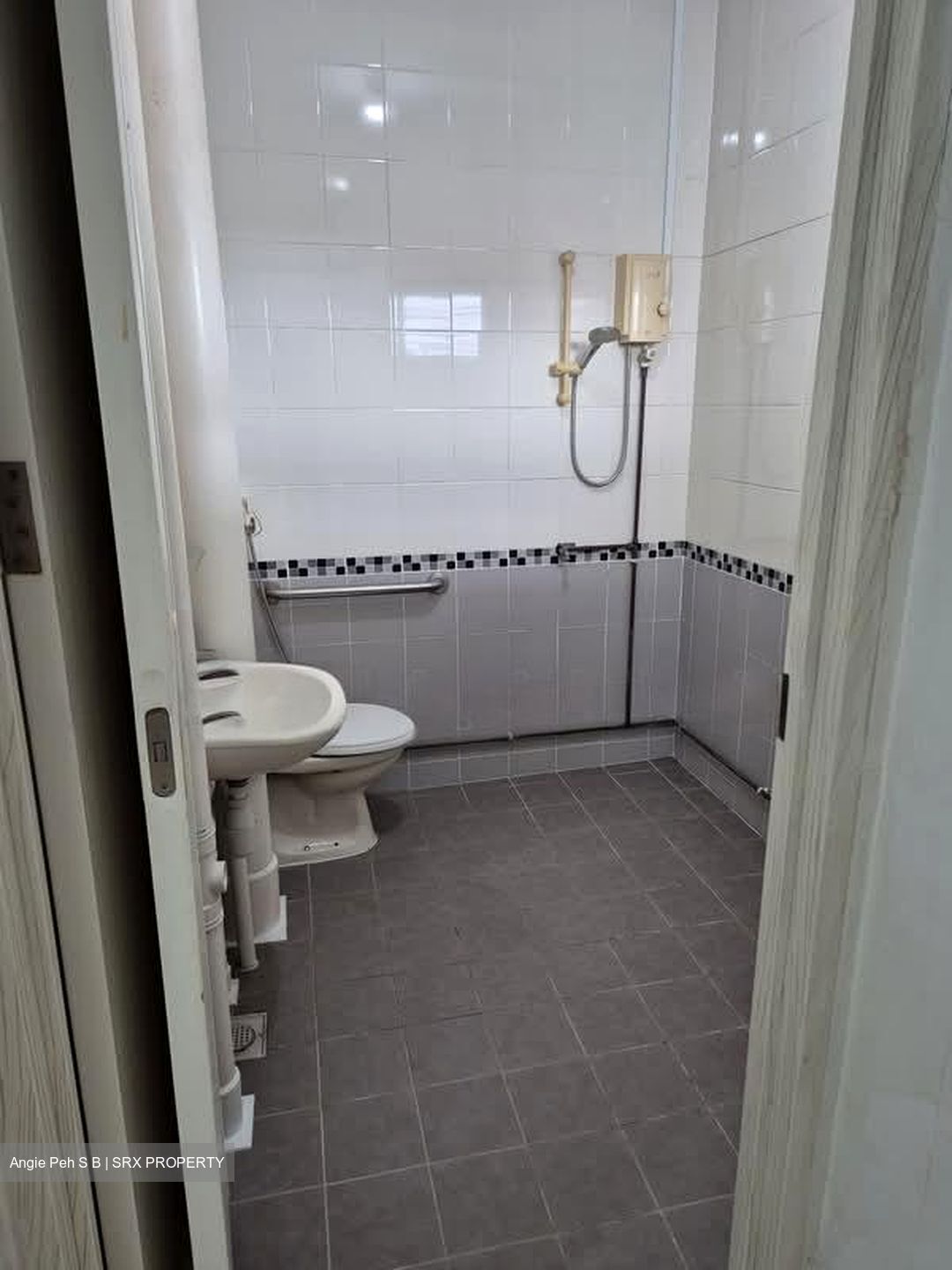 Blk 549 Jurong West Street 42 (Jurong West), HDB Executive #534535951